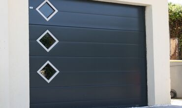 Portes de garage &agrave;&nbsp;COURRIERES